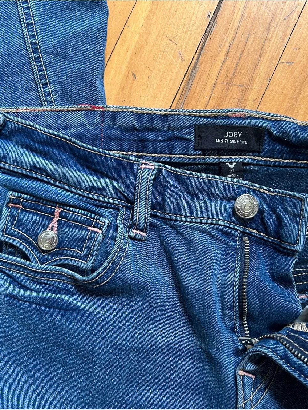 True Religion Women's mid rise Joey flare Jeans - Picture 4 of 4